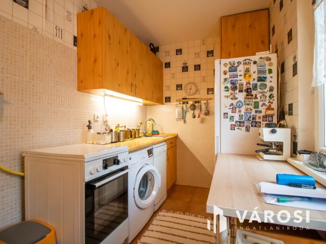 Felújított földszinti lakás közel a belvároshoz