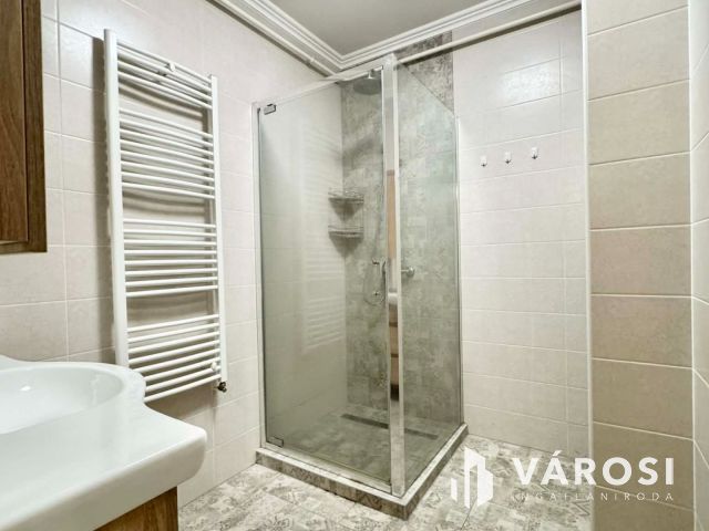 Belvárosi fiatalos szép lakás ELADÓ!