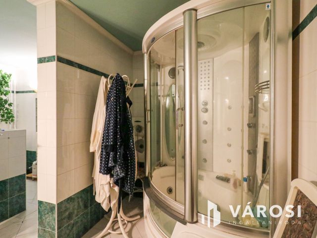 Kétlakásos családi ház Szentes belvárosában