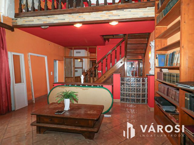 Kétlakásos családi ház Szentes belvárosában