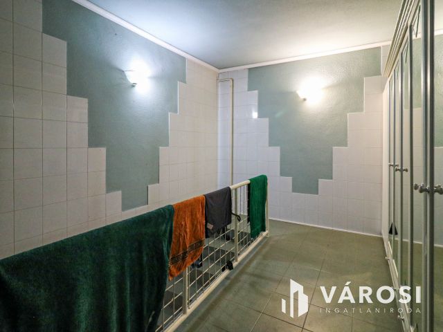 Kétlakásos családi ház Szentes belvárosában