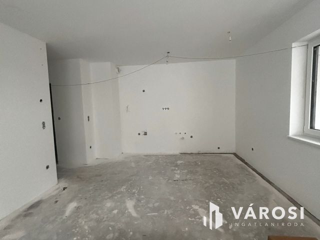 1. emeleti új lakás terasszal és saját kerttel Árpád hídnál