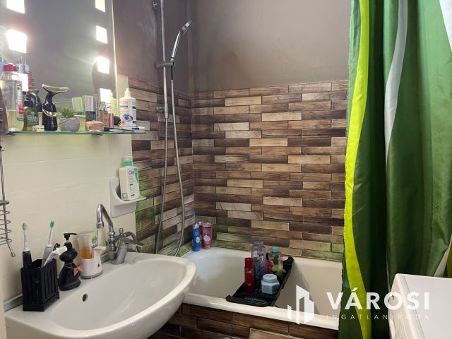 Három szobás panel lakás a Lencsésin