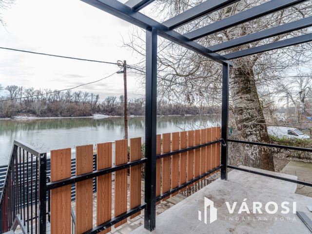 Patent nyaraló a Sárgán