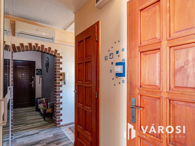 Patent lakás a lugasban