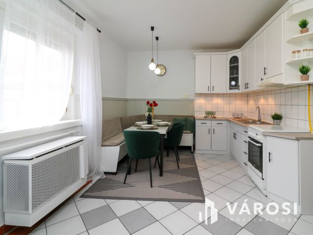 Felújított téglaház közel a Szarvasi úthoz