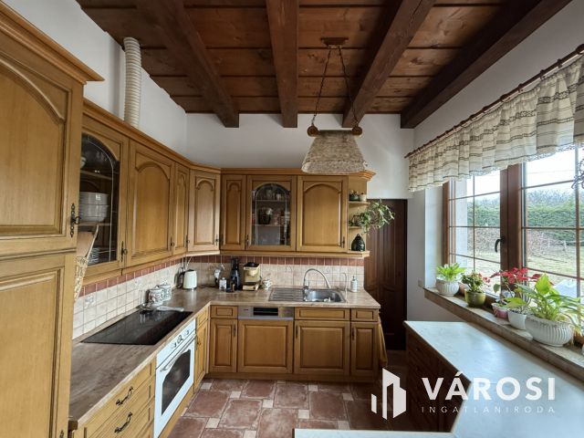 Álombirtok Pesthez közel