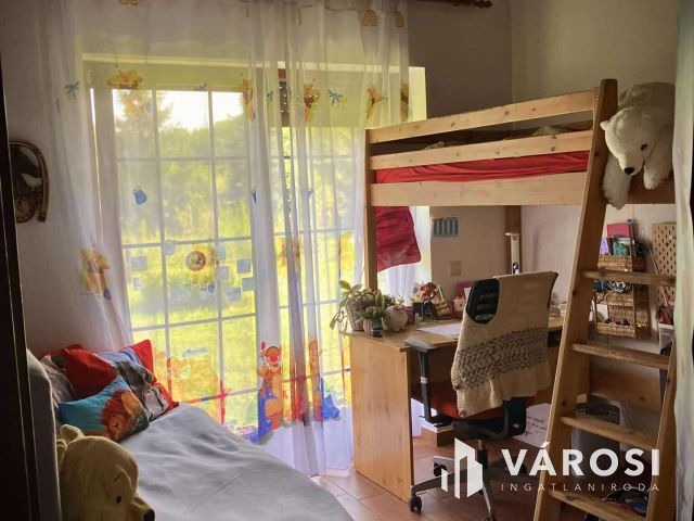 Álombirtok Pesthez közel