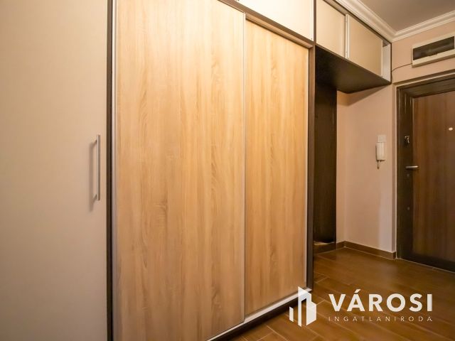 Gyönyörűen felújított 2 szobás lakás a belváros határán