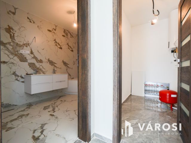 Remek ikerház maximális felszereltséggel!