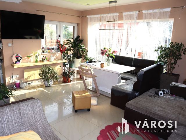 Újszerű önálló családi ház Szabadifürdőn eladó