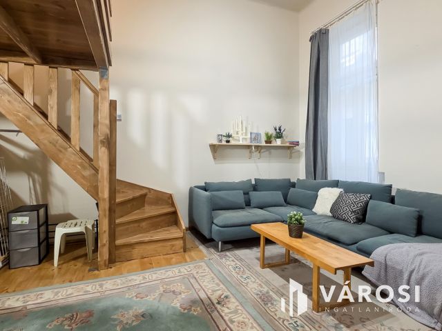 Bútorozott, felszerelt galériás lakás körúttól 1 utcára