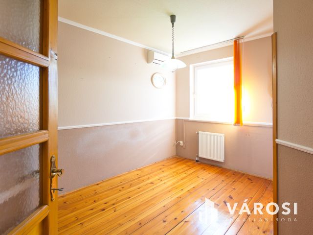 160 m2-es, családi-sorház a Csaba Park környékén eladó