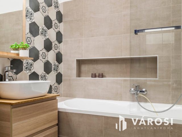 Napfényes családi otthon Újlipótvárosban a Gogol utcában