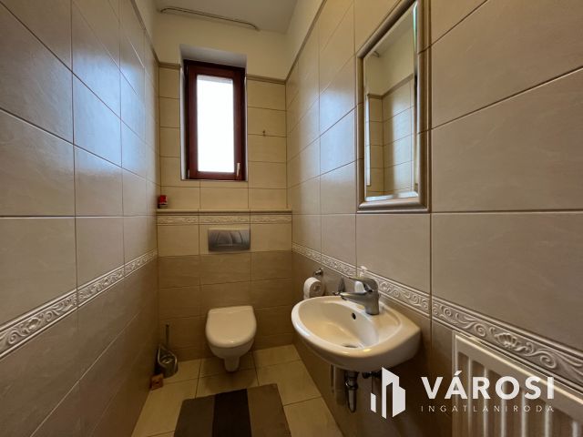 Debreceni Klasszikus Stílusú Impozáns Ingatlan Eladó!