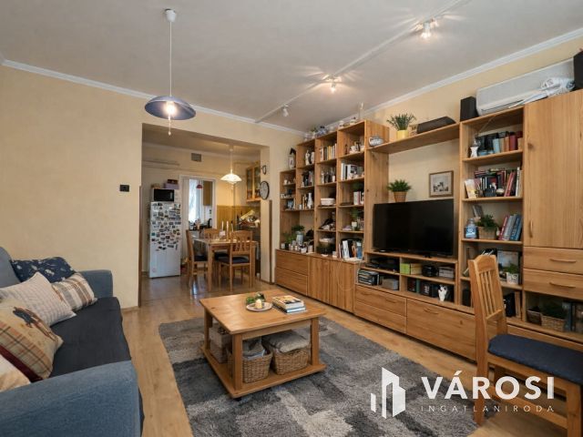 Belvárosi 3 szobás erkélyes tégla lakás eladó