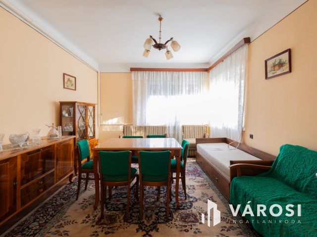 Napfényes családi ház, jó szerkezettel, a Várhoz közel