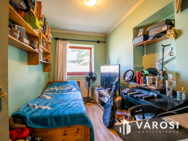 Felújított 5 szobás családi ház + 1 kislakás