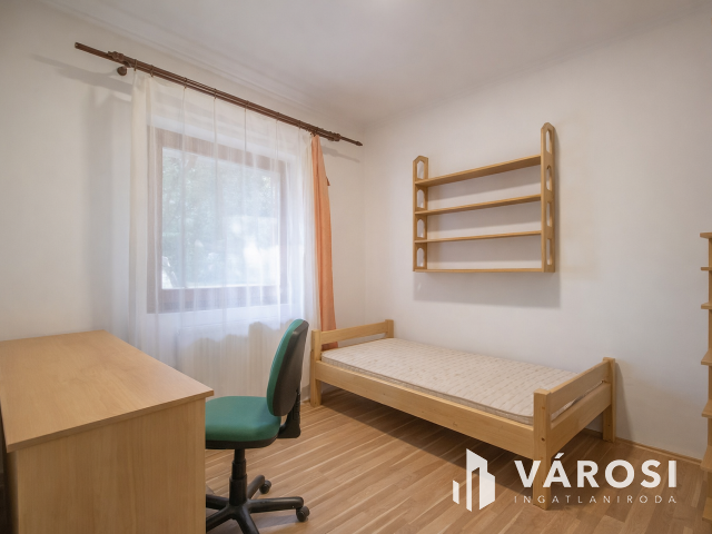 Felújított 5 szobás családi ház + 1 kislakás