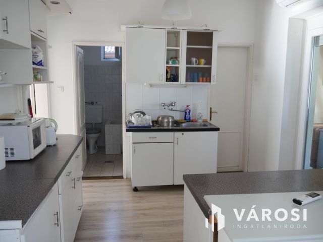 Győr-Szabadhegyen kis családi ház – saját udvarral