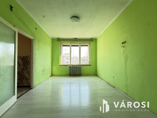 FELÚJÍTANDÓ 2 SZOBÁS TÉGLA LAKÁS ÚJBUDÁN