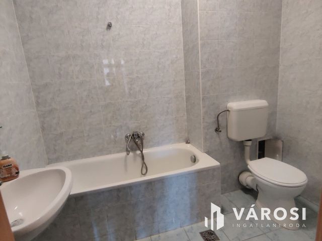 Felújított, fiatalos, duplakomfortos lakás Angyalföldön