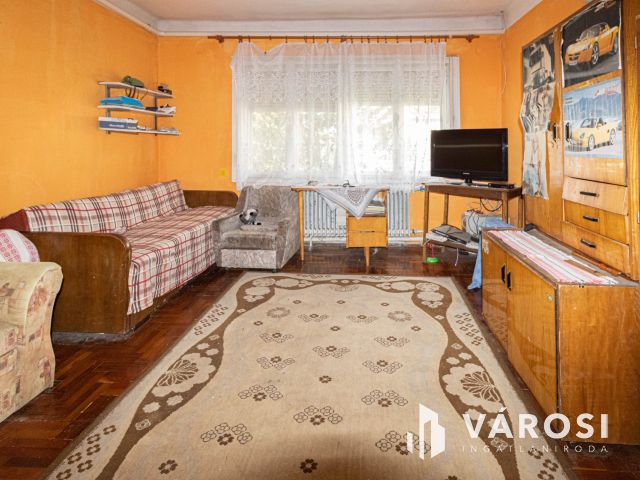 Sarkadkeresztúr csendes kis utcájában családiház eladó