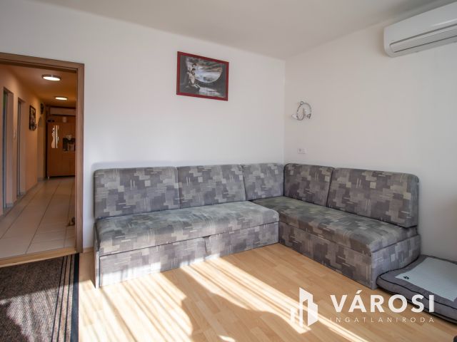 Felújított 5 szobás családi ház Dinnyésen