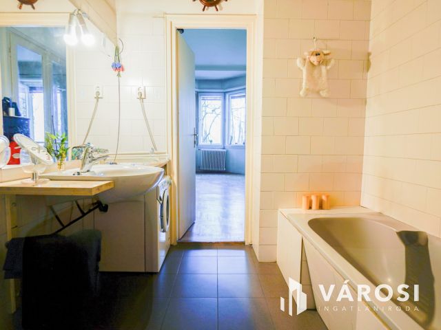 Több lakásra bontható szenzációs elhelyezkedéssel!