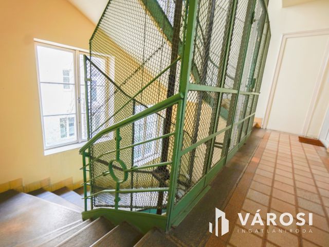 Több lakásra bontható szenzációs elhelyezkedéssel!