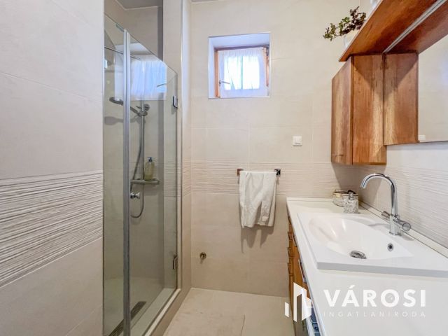 Kiváló állapotú, hőszigetelt, otthonos családi ház