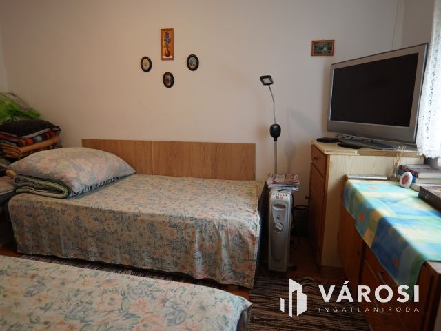 Fonyódligeten, felújított kis Nyaraló