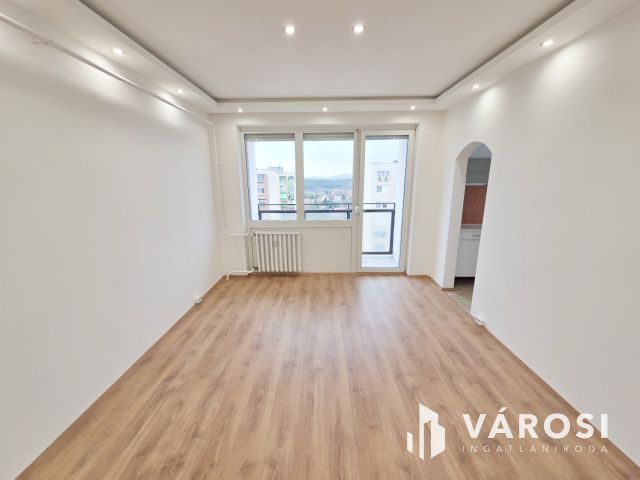 Igényesen felújított panel lakás jó helyen