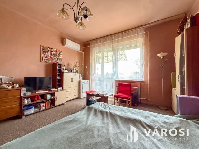 Belváros közelében 1 szobás, erkélyes lakás eladó!