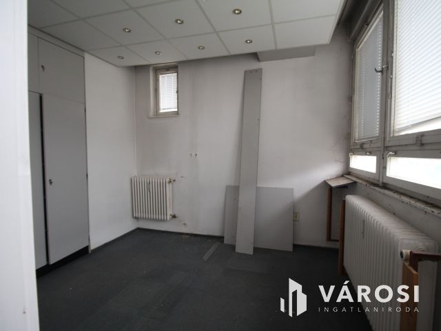 477 nm-es iroda Sárvár belvárosában