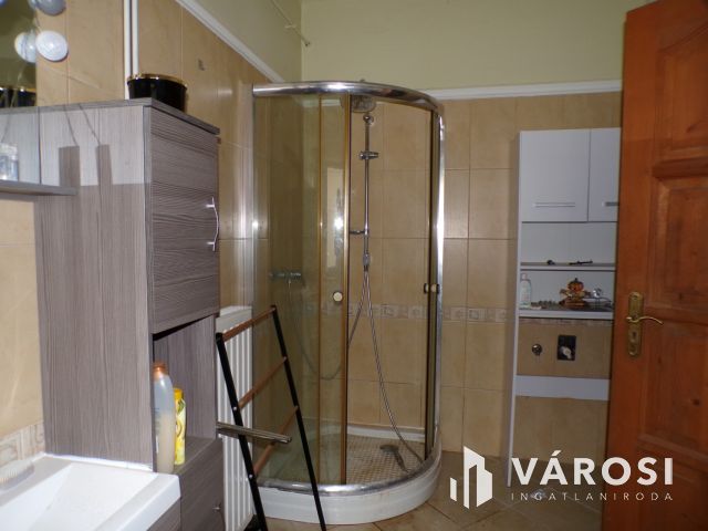 Csendes utcában tágas otthonos ház eladó!