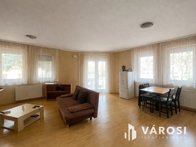 Legjobb helyen földszinti lakás garázzsal