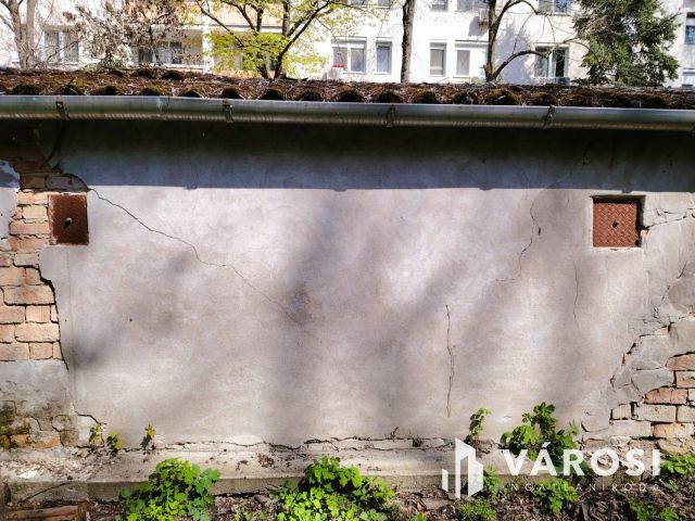 Jó garázs jó helyen, Újszegeden