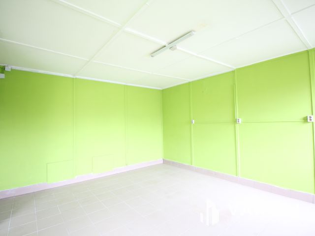 Szentesen, központhoz közeli üzlethelyiség kiadó.