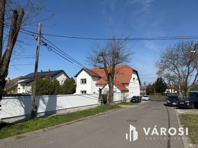 Világos 3 szobás lakás Rákoscsabán autóbeállóval