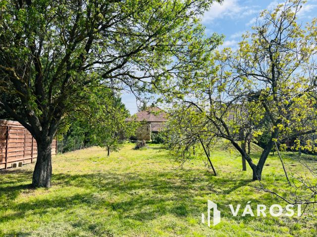 Felújítandó kádár kocka Balatonszárszón