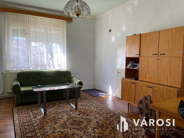 3 szobás családi ház, gyümölcsös és egy külön lakrész