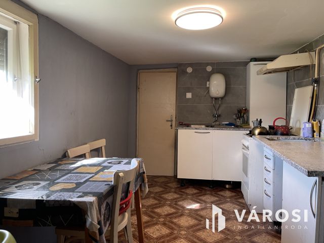 3 szobás családi ház, gyümölcsös és egy külön lakrész