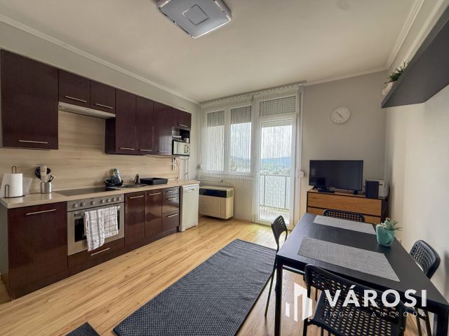 Kemerovón 3. emeleti, erkélyes lakás kiadó!