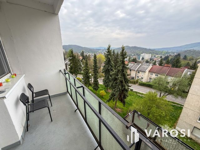 Kemerovón 3. emeleti, erkélyes lakás kiadó!