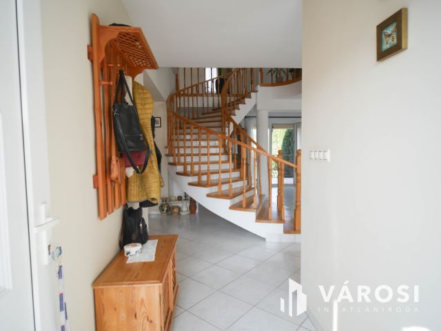 Exkluzív stílusos családi ház dupla garázzsal eladó