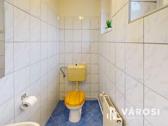 Üzleti iroda, raktár, műhely 4db parkolóval, pincével eladó