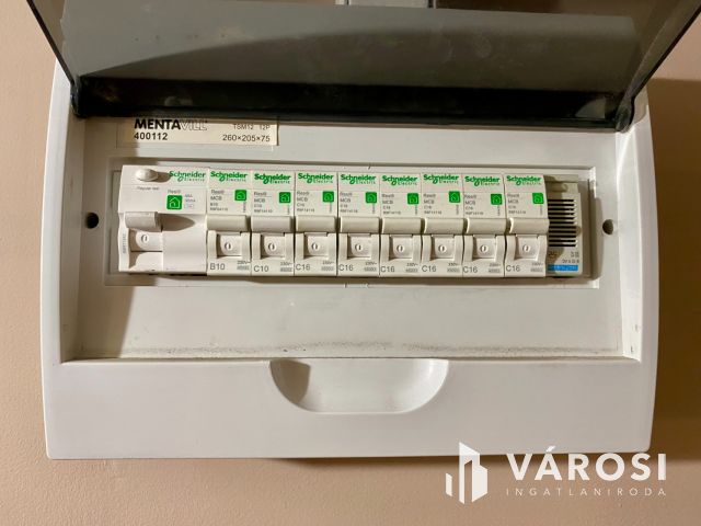 Otthonos panel lakás Győrben